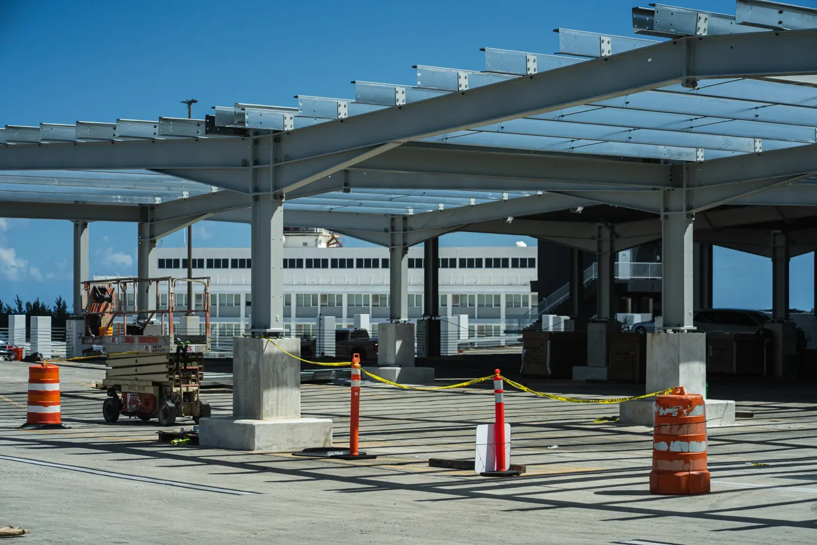 Infraestructura de Carport Solar en el Aeropuerto — 3